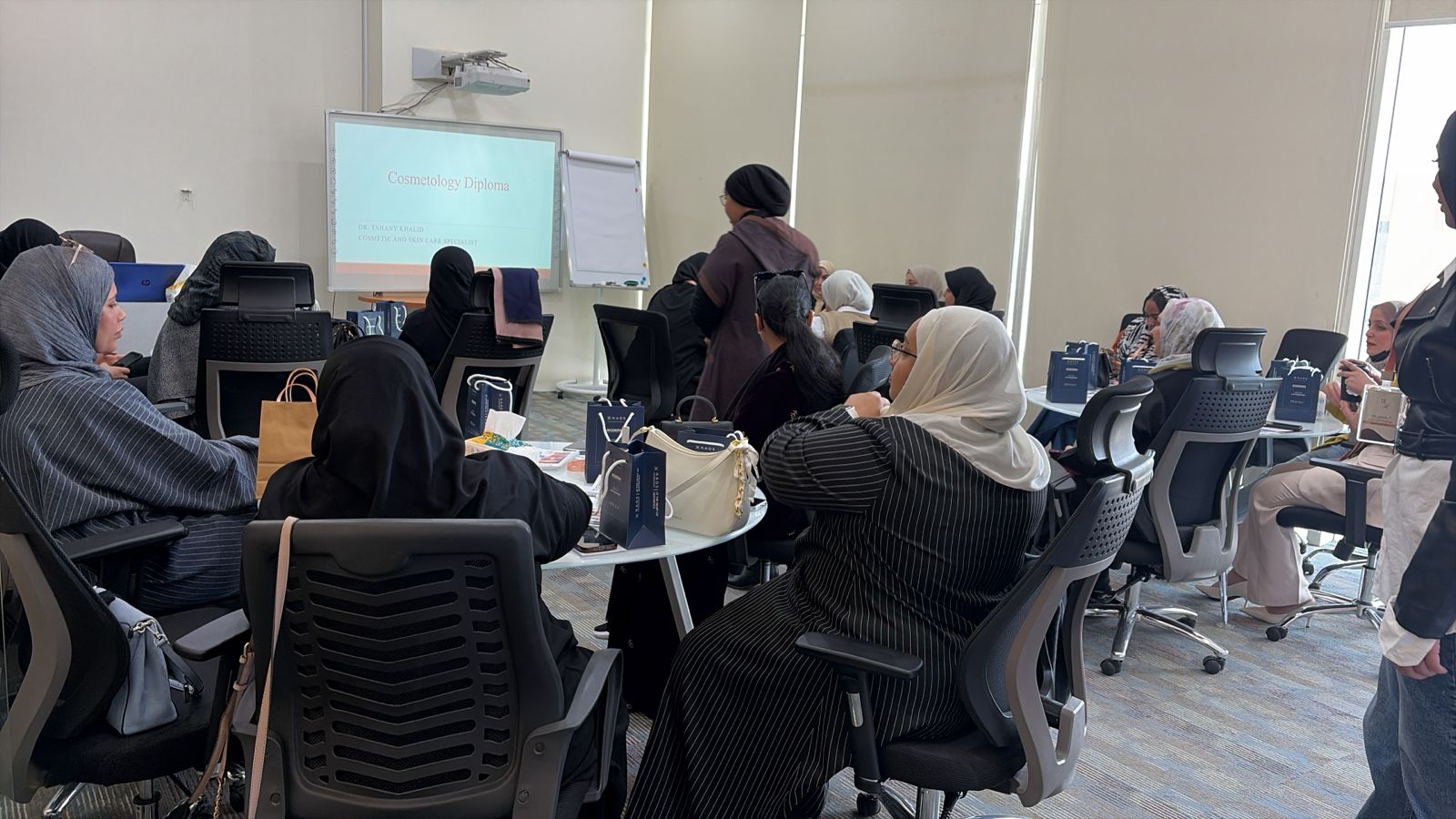 تميّز جديد للمركز الصحي: دورة متخصصة ومعتمدة في العناية الطبية بالبشرة وعلاج الشعر